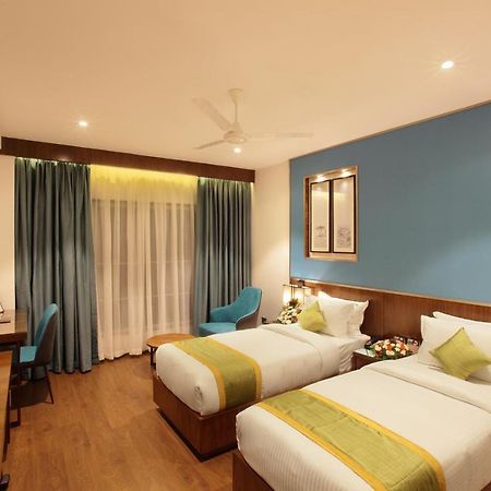 Hotel Ceasar Palace Thodupuzha Eksteriør bilde