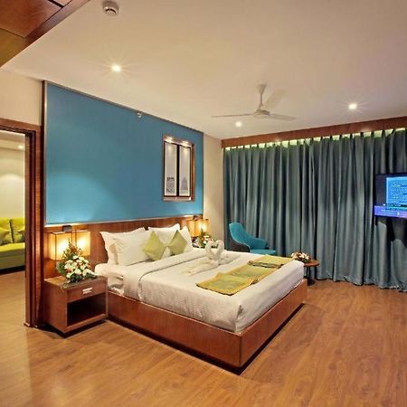 Hotel Ceasar Palace Thodupuzha Eksteriør bilde