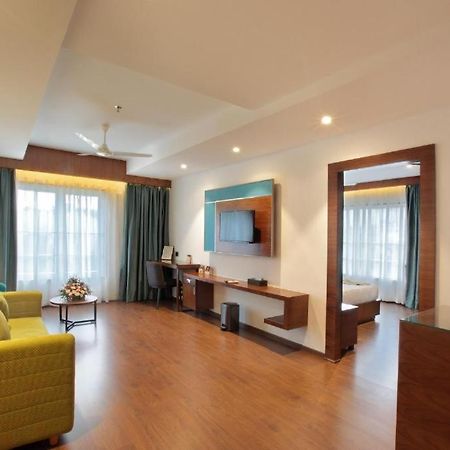 Hotel Ceasar Palace Thodupuzha Eksteriør bilde