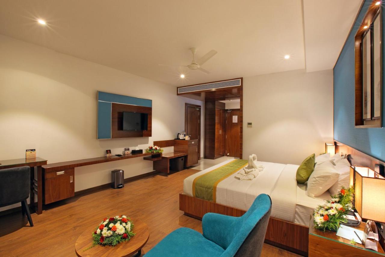 Hotel Ceasar Palace Thodupuzha Eksteriør bilde