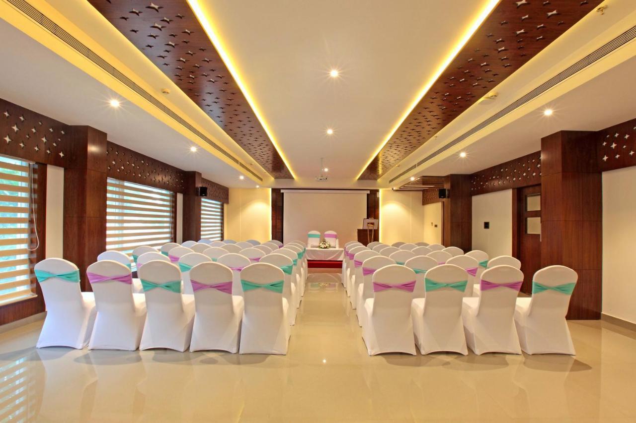 Hotel Ceasar Palace Thodupuzha Eksteriør bilde