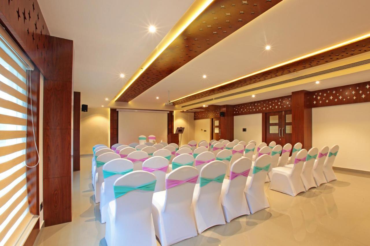Hotel Ceasar Palace Thodupuzha Eksteriør bilde