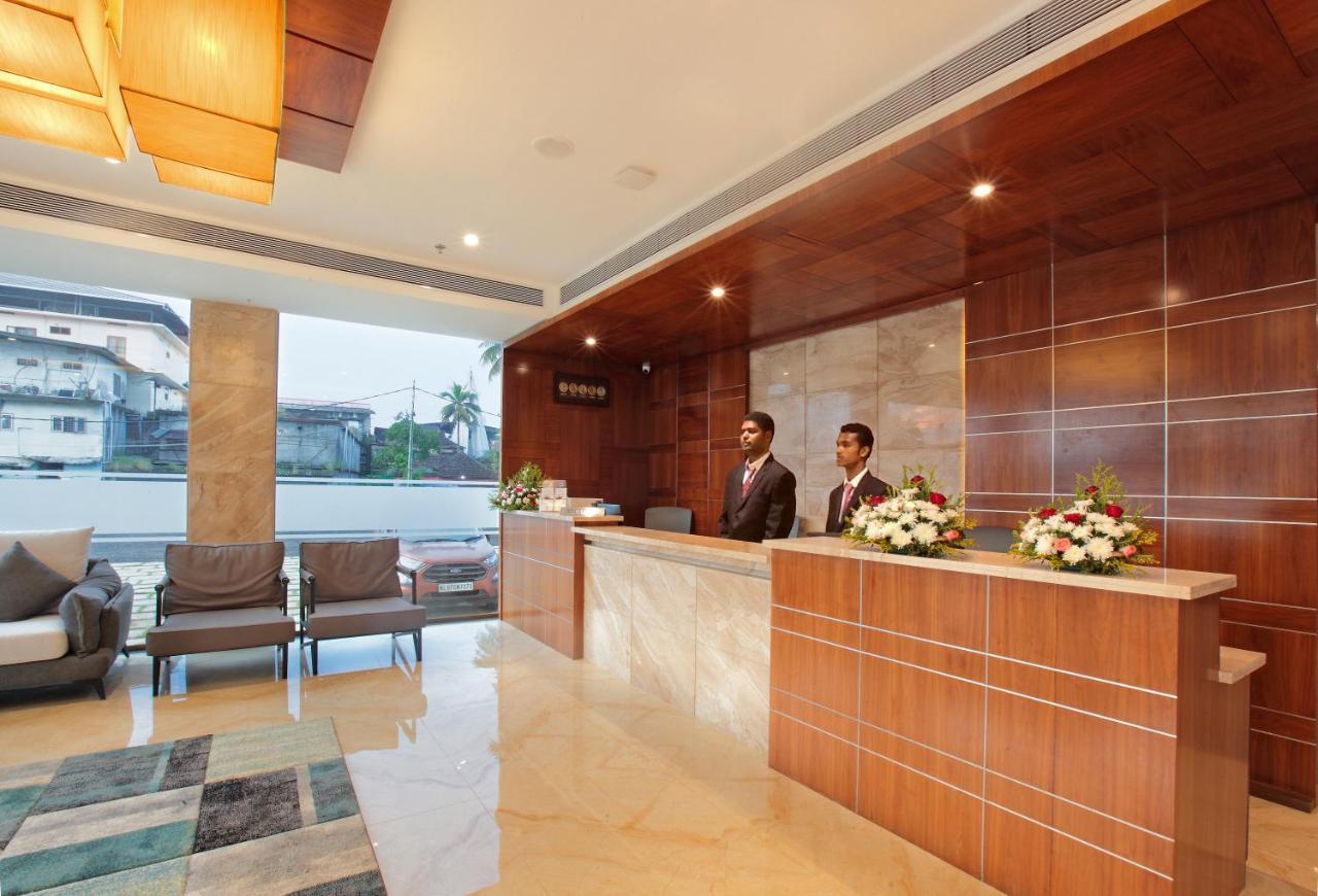 Hotel Ceasar Palace Thodupuzha Eksteriør bilde