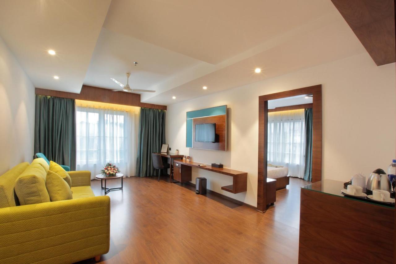 Hotel Ceasar Palace Thodupuzha Eksteriør bilde